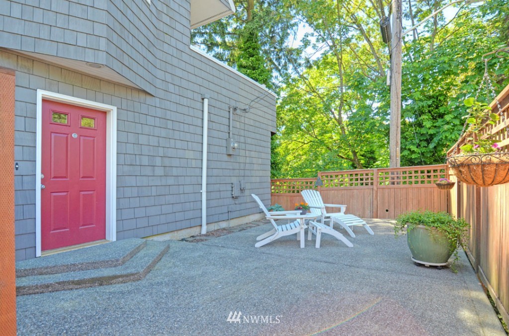 4015 Southwest Webster Street Seattle, WA 98136 - Photo 2 of 15 Gallery Image 2