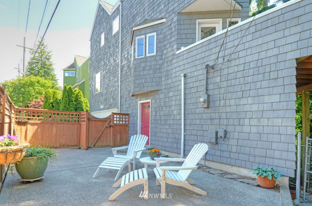 4015 Southwest Webster Street Seattle, WA 98136 - Photo 3 of 15 Gallery Image 3