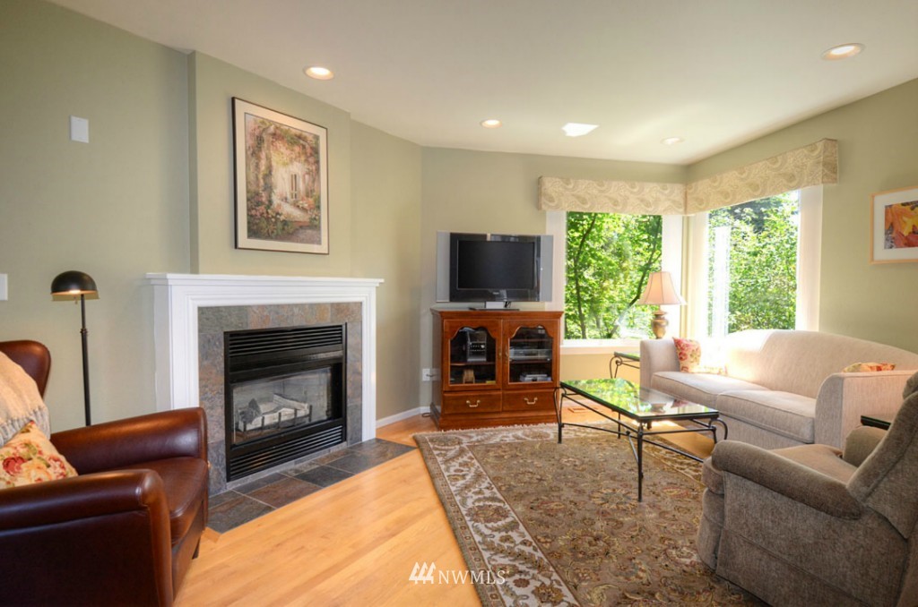 4015 Southwest Webster Street Seattle, WA 98136 - Photo 4 of 15 Gallery Image 4