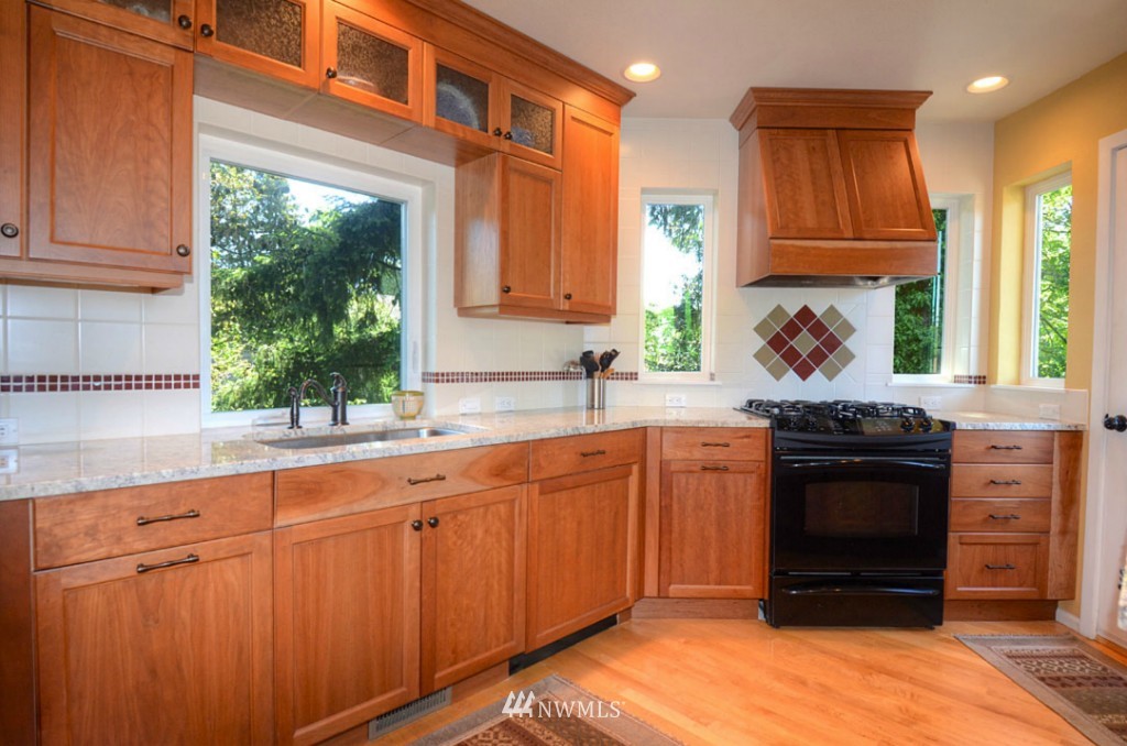4015 Southwest Webster Street Seattle, WA 98136 - Photo 7 of 15 Gallery Image 7