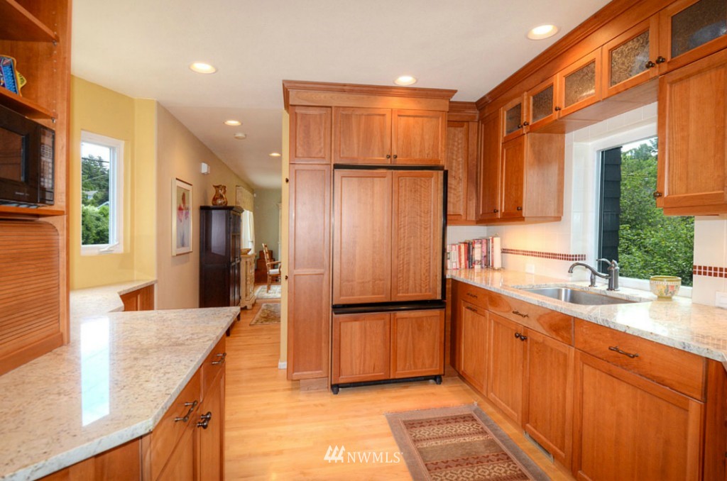 4015 Southwest Webster Street Seattle, WA 98136 - Photo 8 of 15 Gallery Image 8