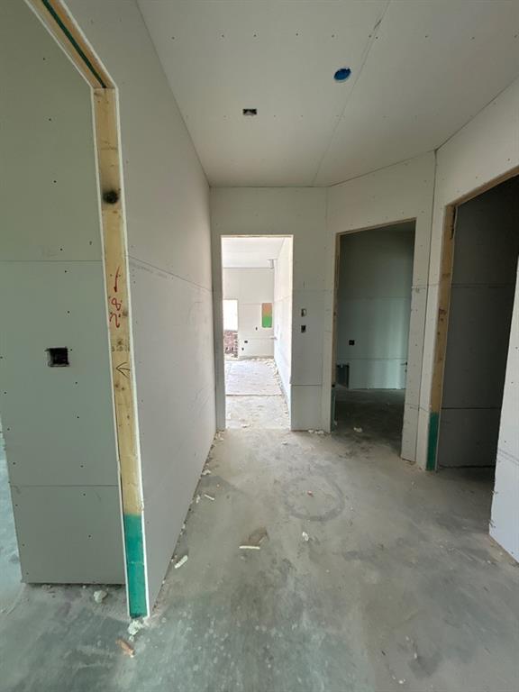 811 Vly Rdg Road Van Alstyne, TX 75495 - Photo 4 of 15 an empty room with closet