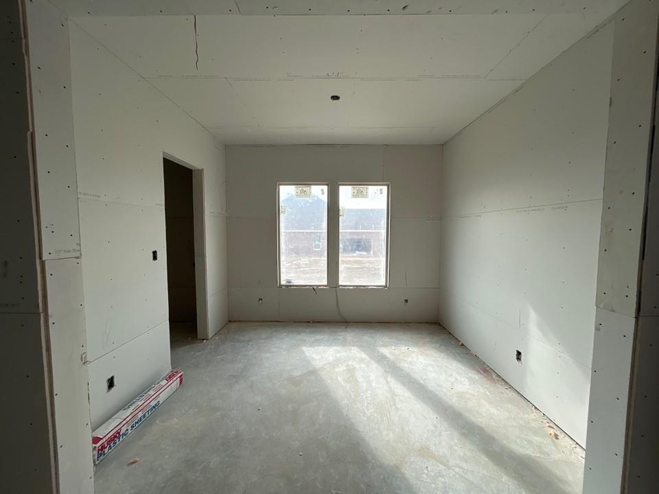 811 Vly Rdg Road Van Alstyne, TX 75495 - Photo 6 of 15 an empty room with windows