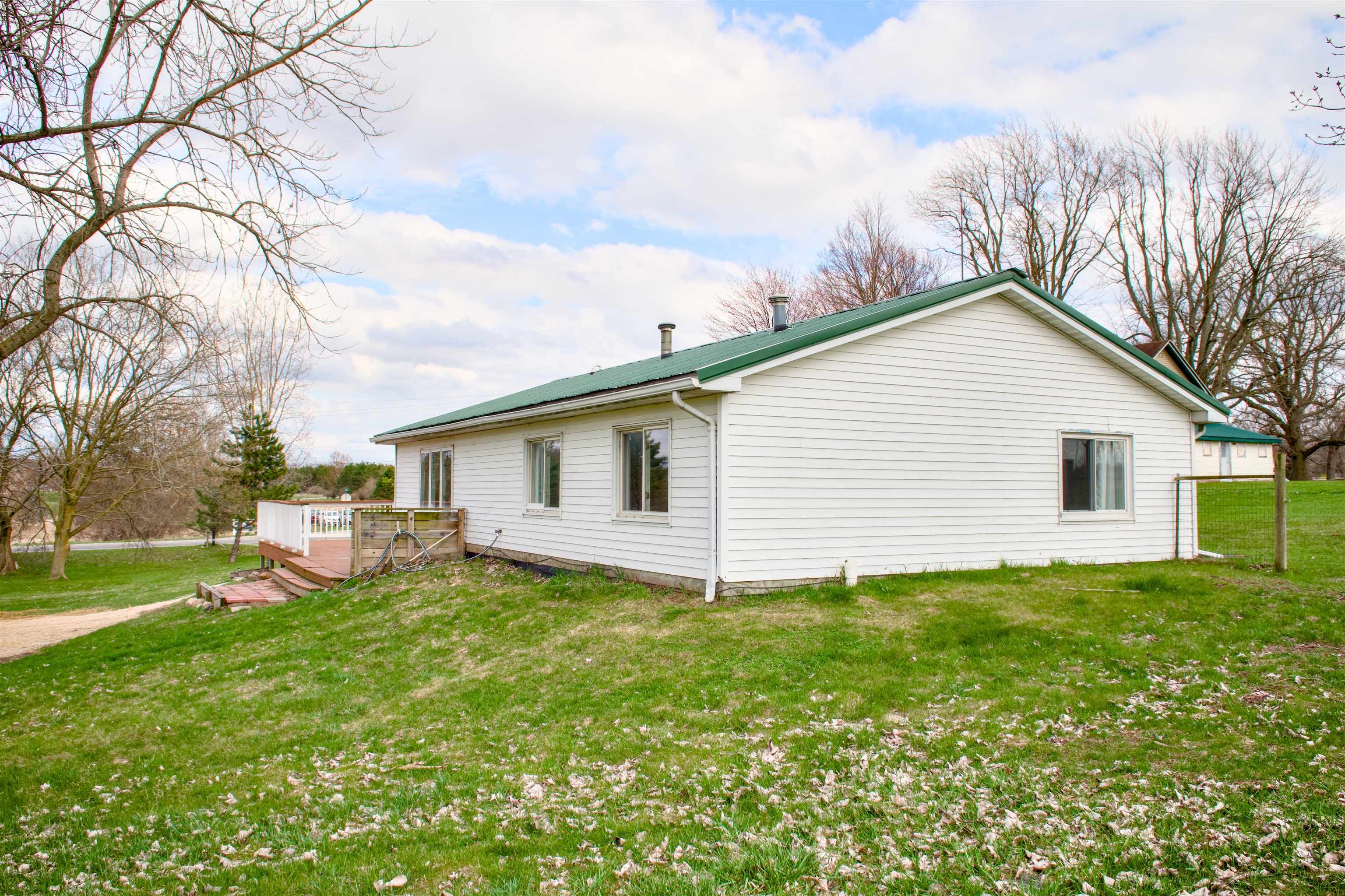 5578 South Crawford Road Mount Pleasant, MI 48858 - Photo 2 of 21 1943932-ce852f57-1a03-486f-b4d7-882d3ebbbfde.JPG
