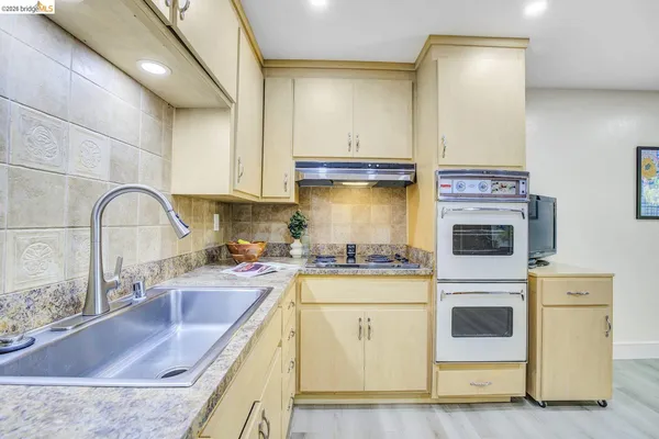 $799,000 | 6635 Banning Drive, Oakland, CA 94611