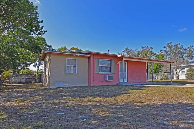 a front view of house with yard