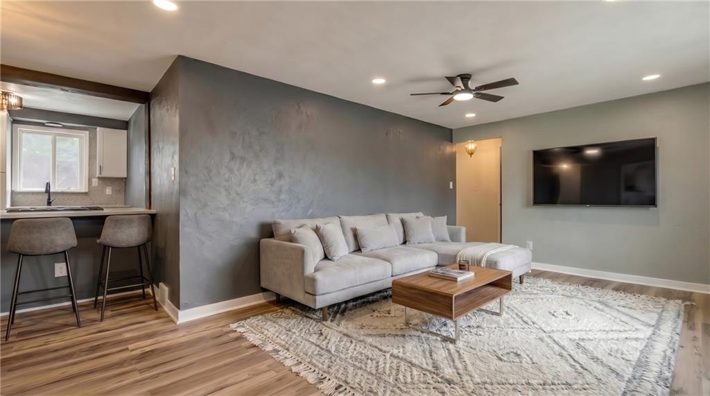 3757 Schuette Road Pittsburgh, PA 15227 - Photo 4 of 26 Gallery Image 4
