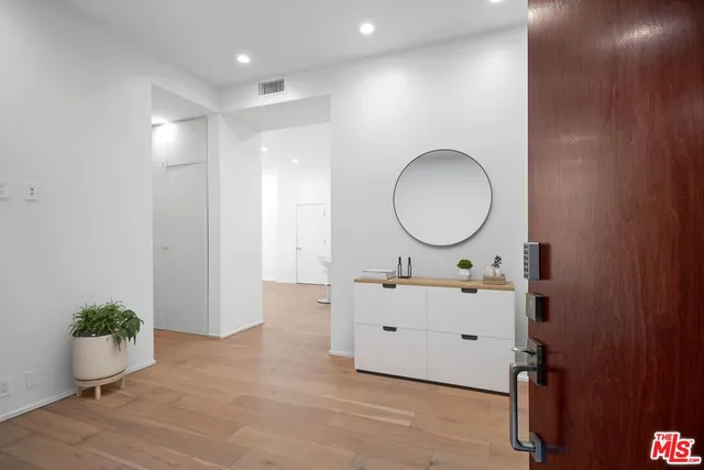 $2,498,000 | 2215 5th Street, Unit B, Santa Monica, CA 90405