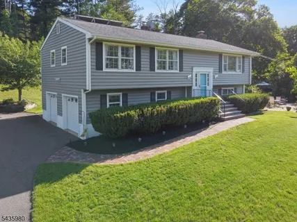 $600,000 | 16 Old Mountain Road, Lebanon, NJ 08833