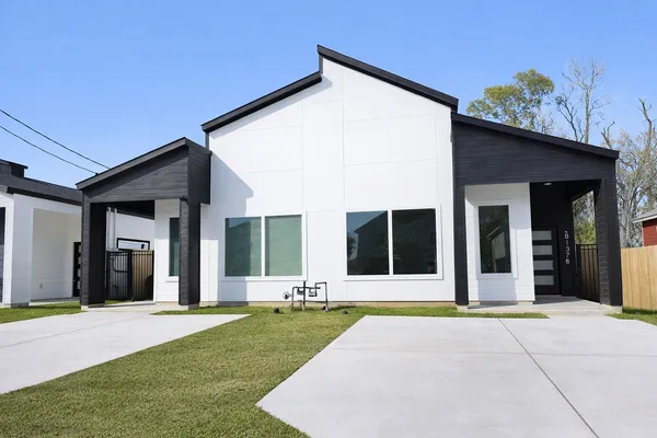 a view of a house with entertaining space