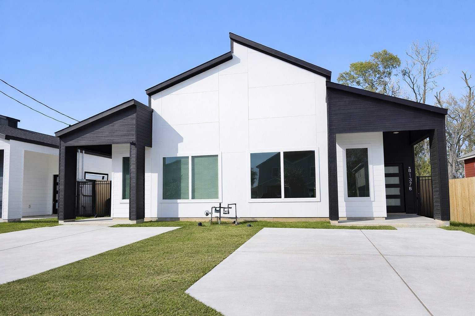 a view of a house with entertaining space