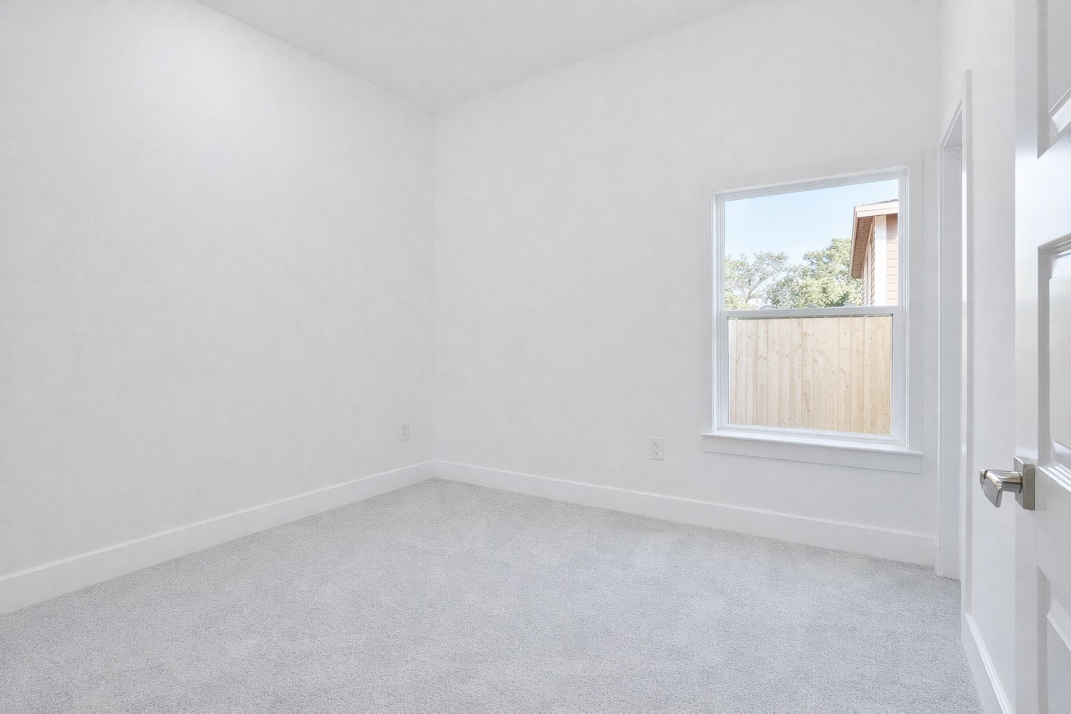 8137 Cabot Street, Unit B Houston, TX 77078 - Photo 11 of 13 an empty room with a window