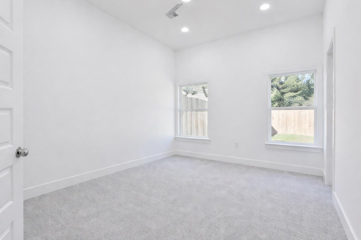 8137 Cabot Street, Unit B Houston, TX 77078 - Photo 7 of 13 an empty room with windows