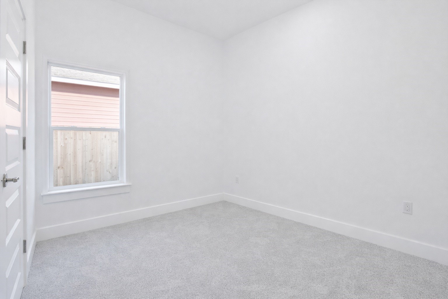8137 Cabot Street, Unit B Houston, TX 77078 - Photo 10 of 13 an empty room with a window