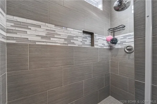 $1,250,000 | 926 Fontana Lane, Linn Creek, MO 65052