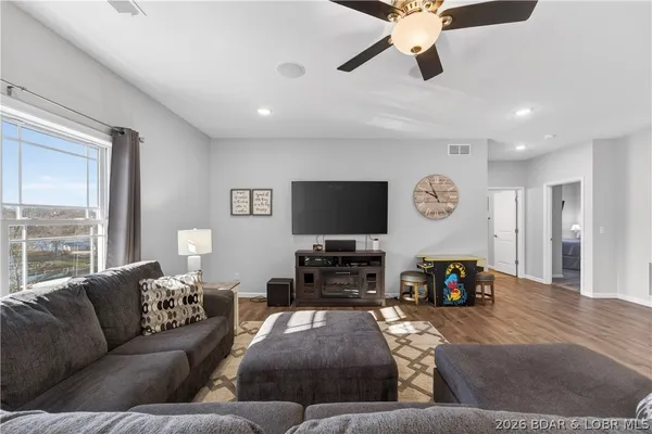 $1,250,000 | 926 Fontana Lane, Linn Creek, MO 65052