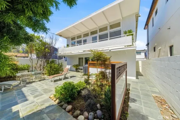 $3,500 | 1210 West Oceanfront, Unit 1/2, Newport Beach, CA 92661