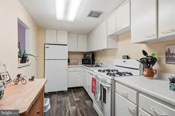 $165,000 | 309 Florence Avenue, Unit 511N, Jenkintown, PA 19046