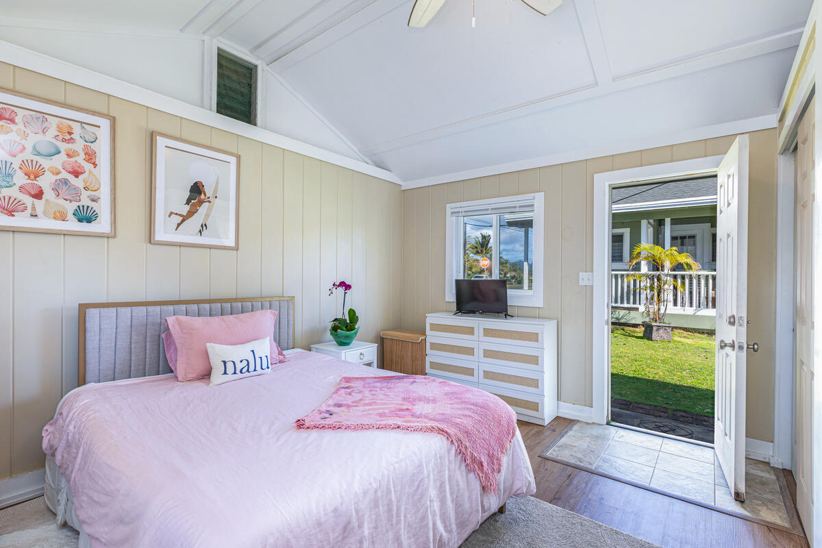 4463 Makaha Road Kapaa, HI 96746 - Photo 13 of 23 a bedroom with a bed and a view of bedroom