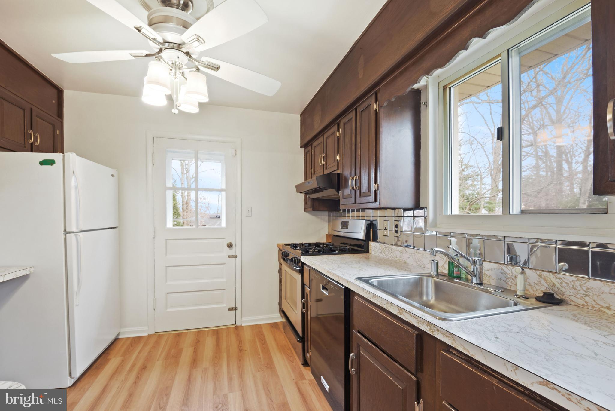 5803 Ash Drive Springfield, VA 22150 - Photo 9 of 35