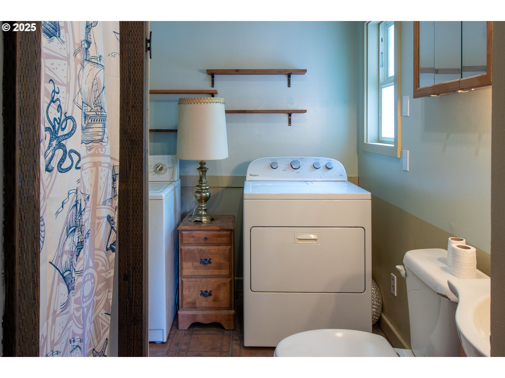 655 6th Street Myrtle Point, OR 97458 - Photo 12 of 31 a utility room with dryer and washer