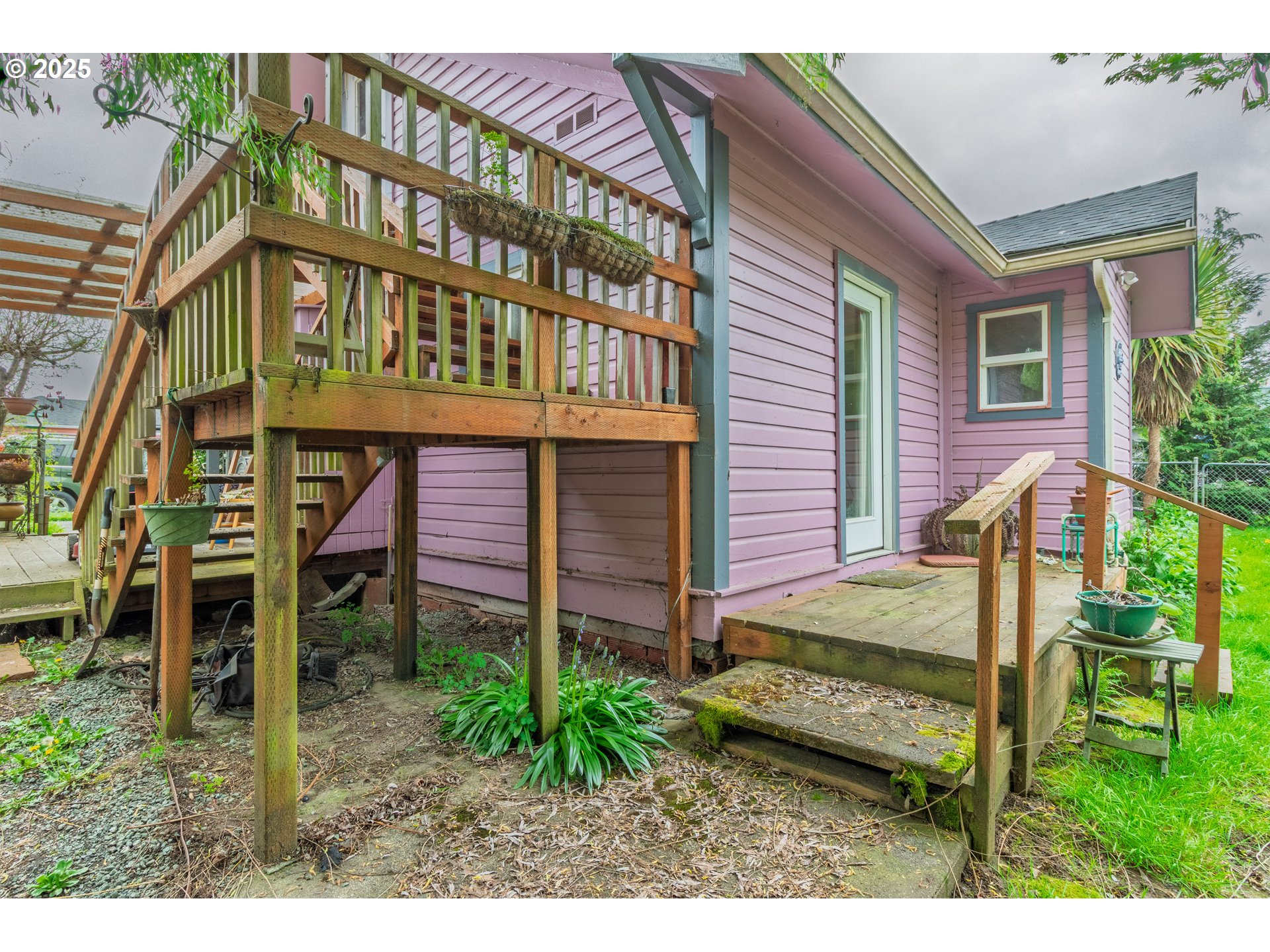 655 6th Street Myrtle Point, OR 97458 - Photo 15 of 31 a front view of a house with a yard