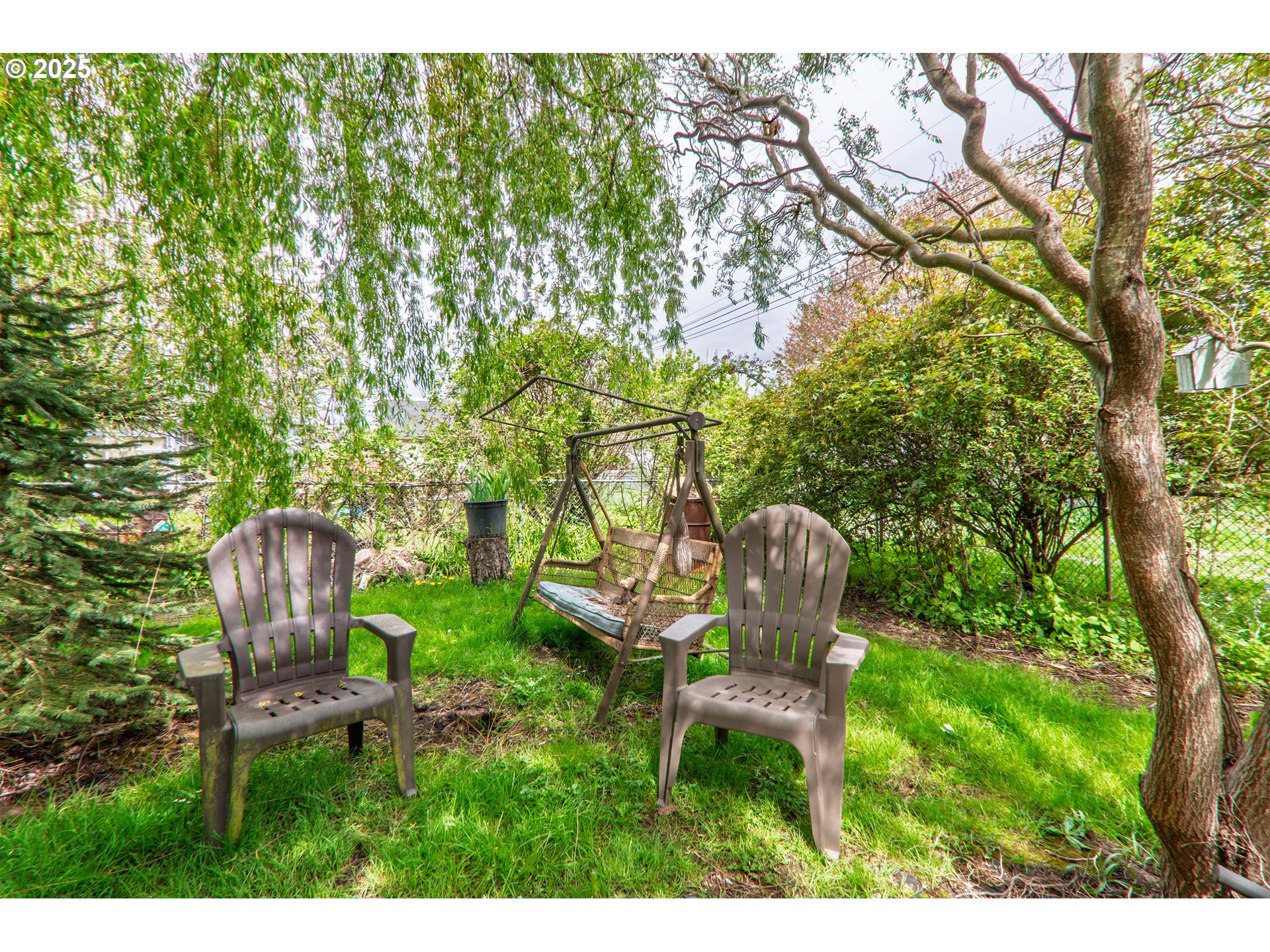 655 6th Street Myrtle Point, OR 97458 - Photo 21 of 31 a backyard of a house with table and chairs