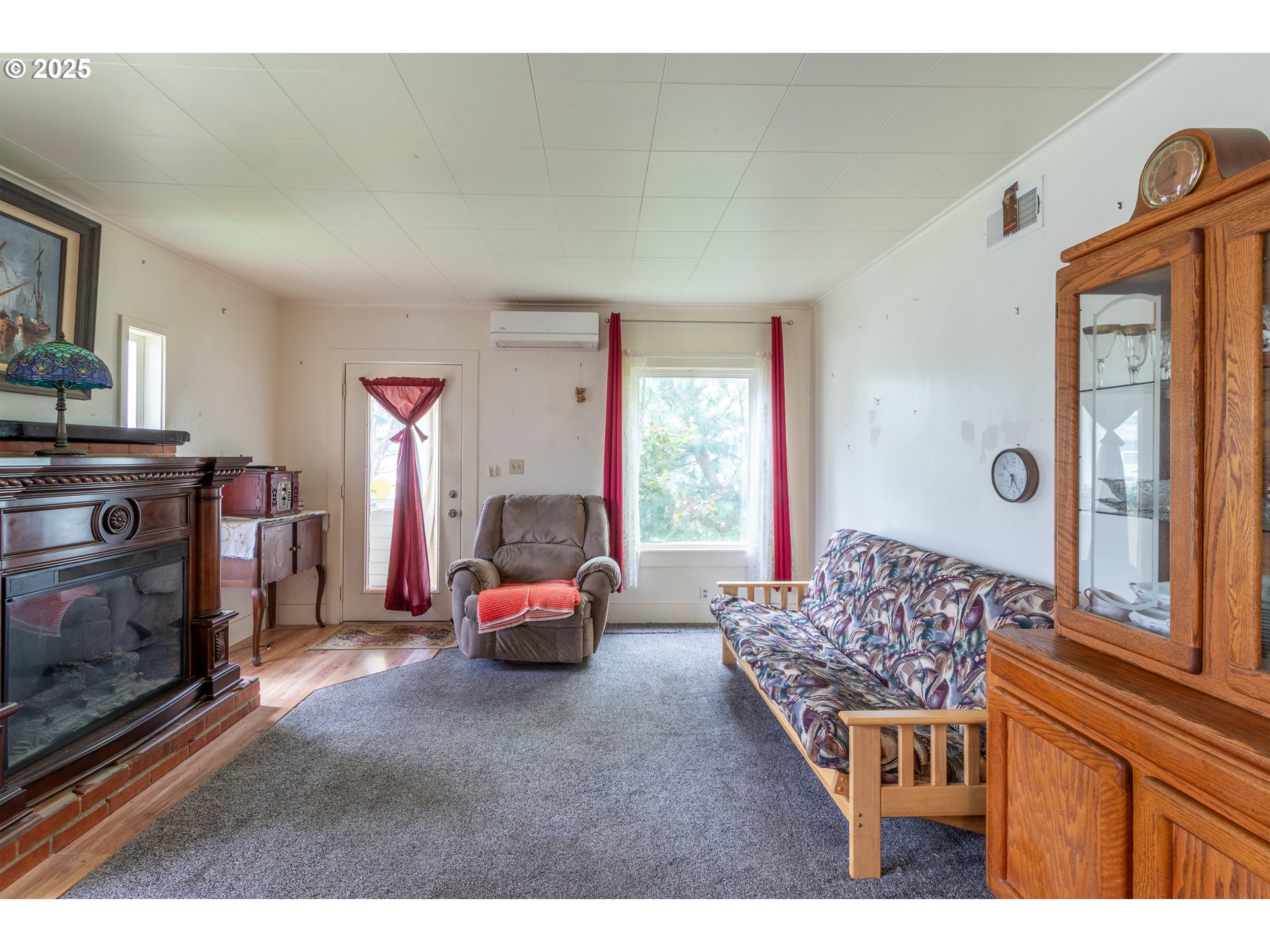 655 6th Street Myrtle Point, OR 97458 - Photo 5 of 31 a living room with furniture and a fireplace