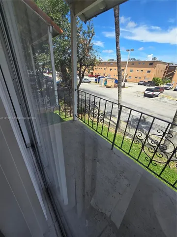 $1,650 | 1305 West 53rd Street, Unit 410, Hialeah, FL 33012