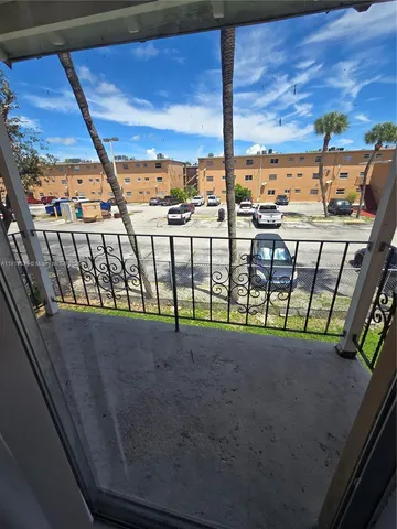 $1,650 | 1305 West 53rd Street, Unit 410, Hialeah, FL 33012