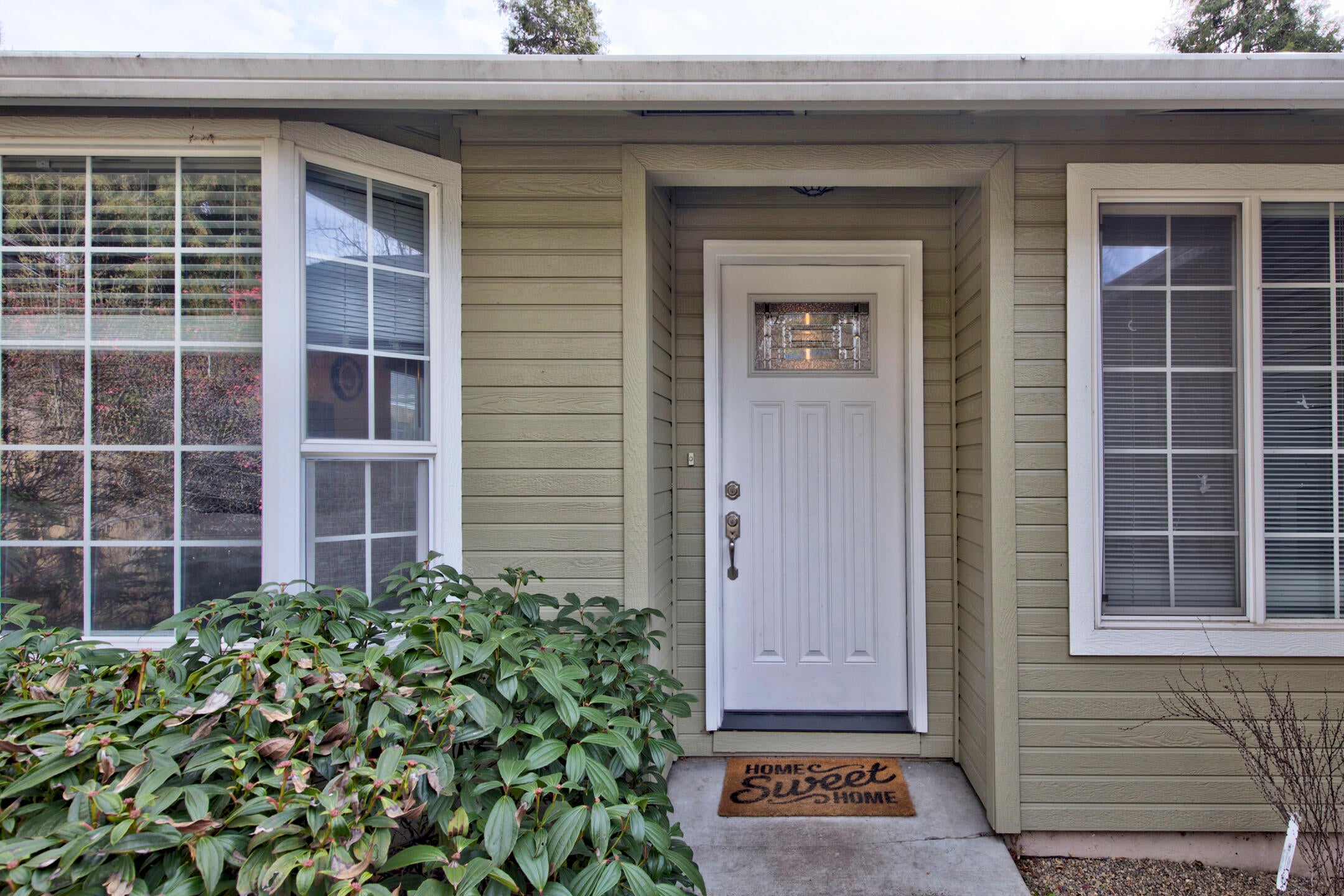 3070 Delta Waters Road Medford, OR 97504 - Photo 28 of 28 Front Door