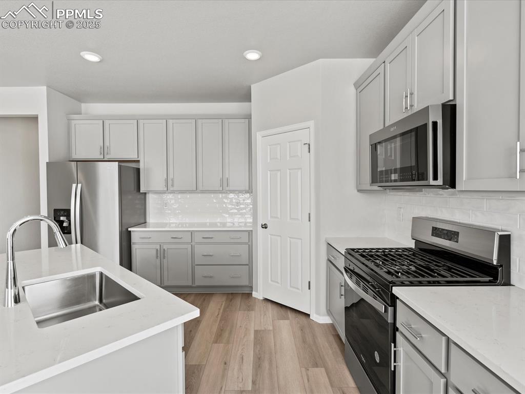 10434 Devoncove Drive Peyton, CO 80831 - Photo 3 of 24 a kitchen with appliances a sink and cabinets