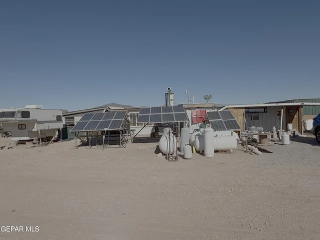 $282,000 | 250 Ayn Road, Salt Flat, TX 79847