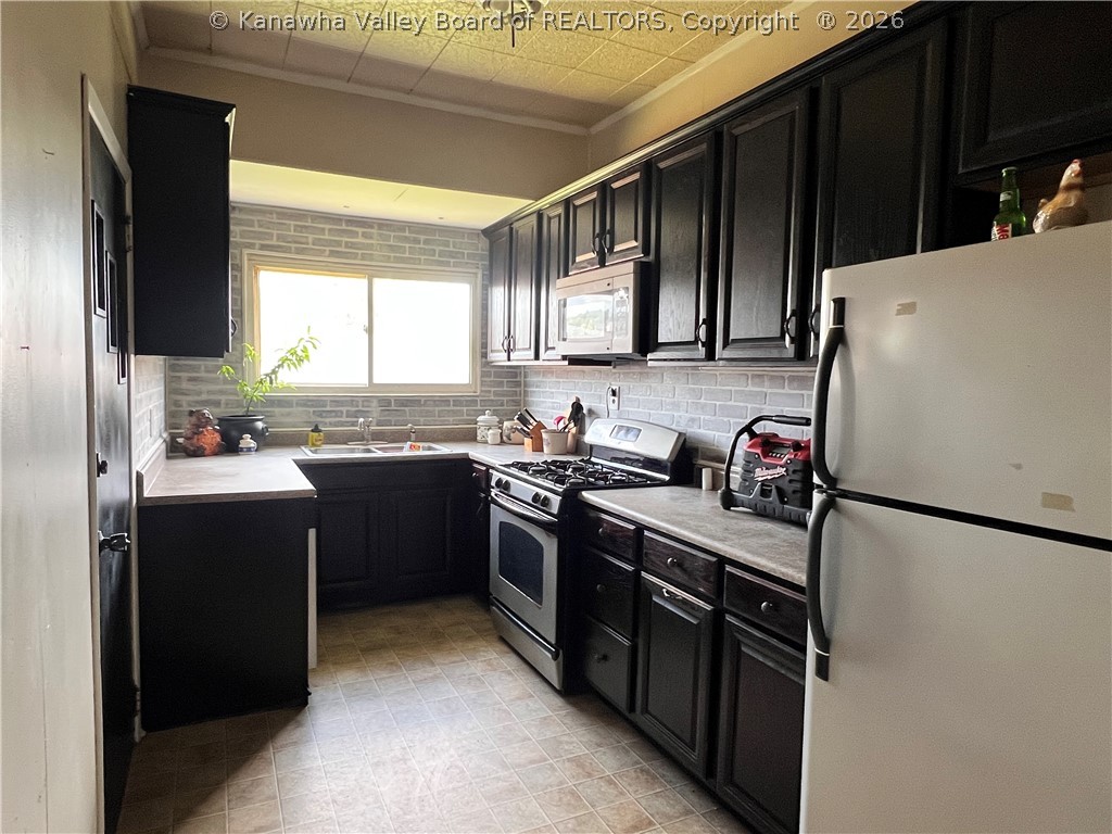 100 High Street Point Pleasant, WV 25550 - Photo 12 of 27 Kitchen