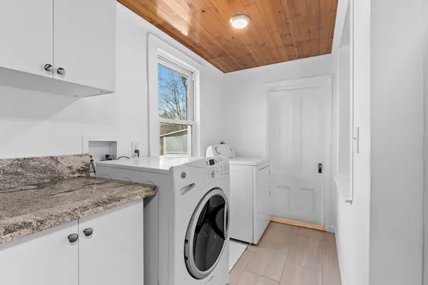 $595,000 | 359 Hartford Avenue, Bellingham, MA 02019