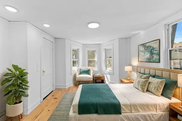 $595,000 | 359 Hartford Avenue, Bellingham, MA 02019
