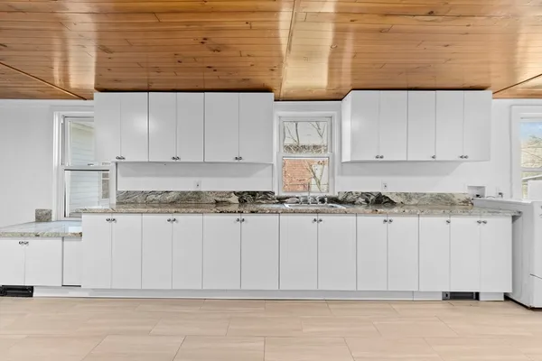 $595,000 | 359 Hartford Avenue, Bellingham, MA 02019