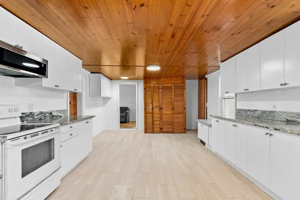 $595,000 | 359 Hartford Avenue, Bellingham, MA 02019