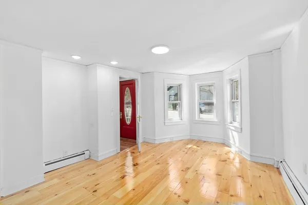 $595,000 | 359 Hartford Avenue, Bellingham, MA 02019