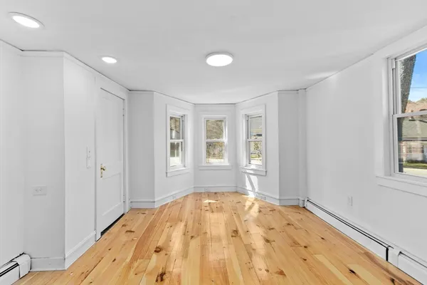$595,000 | 359 Hartford Avenue, Bellingham, MA 02019