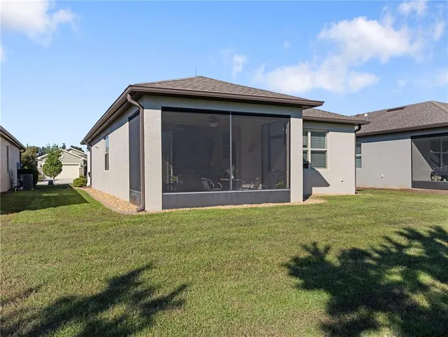 a view of a house with backyard and garden