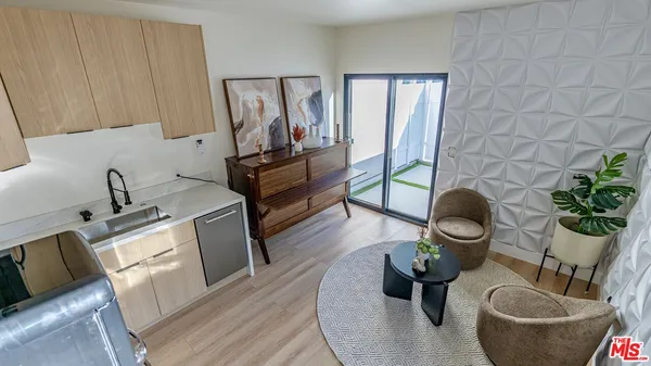 $2,000 | 22454 Dolorosa Street, Woodland Hills, CA 91367