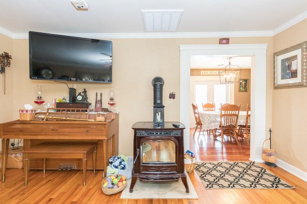 1063 Hilltown Road Fries, VA 24330 - Photo 11 of 61 Gallery Image 11