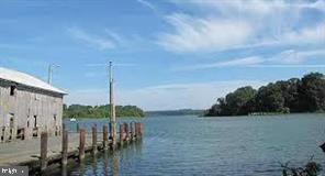 boat ramp nearby