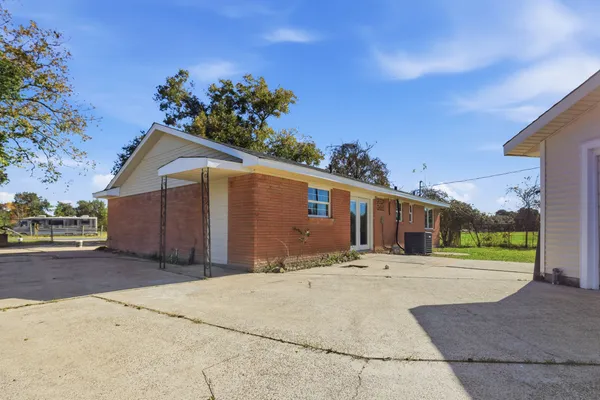 $265,000 | 301 South Brown Drive, Texas City, TX 77591