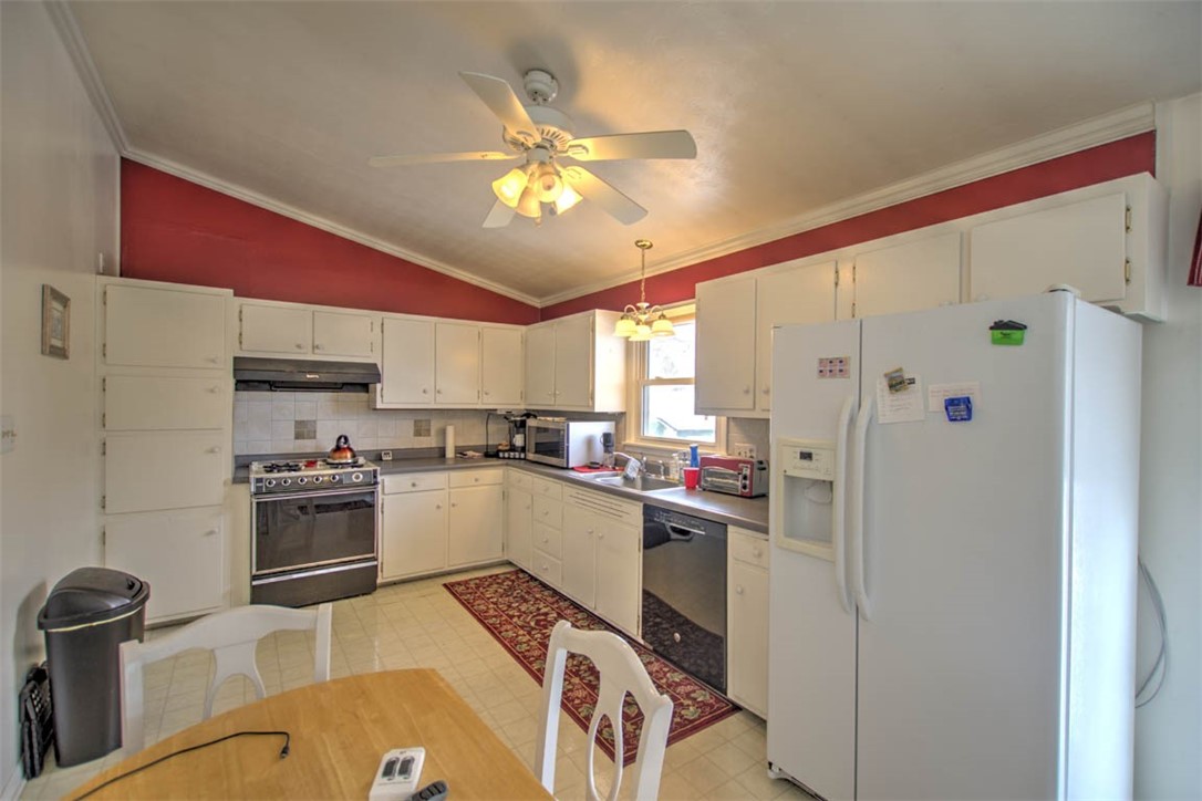 246 Southmoreland Place Decatur, IL 62521 - Photo 12 of 23 Gallery Image 12