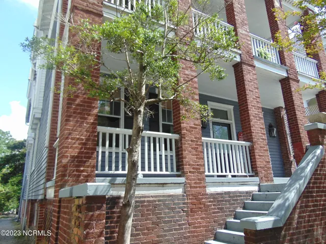 $2,200 | 215 Dock Street, Wilmington, NC 28401