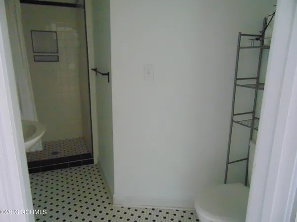 $2,200 | 215 Dock Street, Wilmington, NC 28401