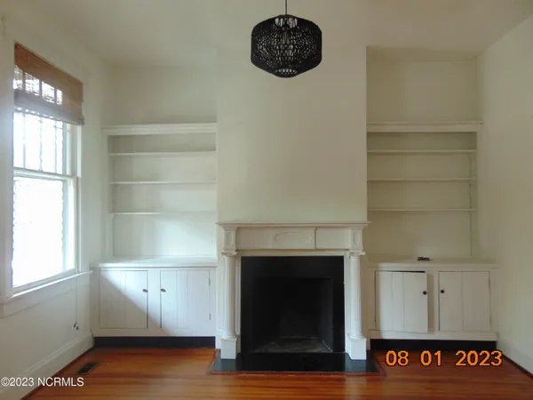 $2,200 | 215 Dock Street, Wilmington, NC 28401