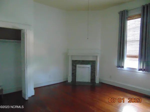 $2,200 | 215 Dock Street, Wilmington, NC 28401